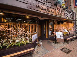 季節ごとに装いを変えるRYOのエントランス