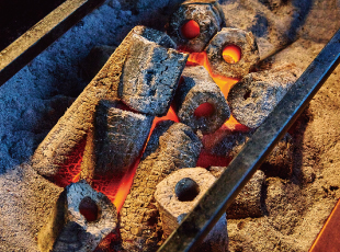 RYOの3階テラス席では囲炉裏端バーベキューもお楽しみいただけます